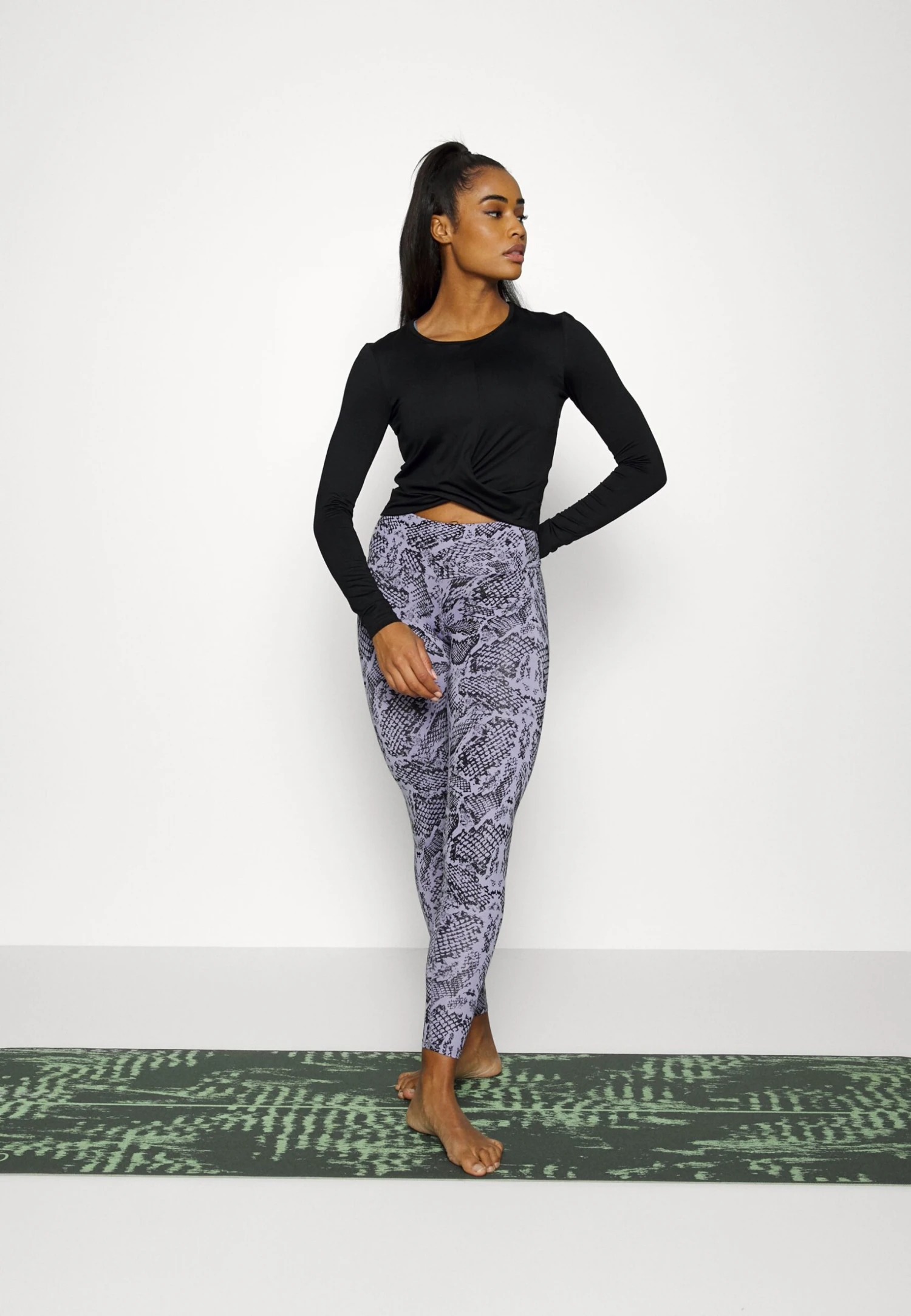 T-Shirt À Manches Longues - Black – Image 2