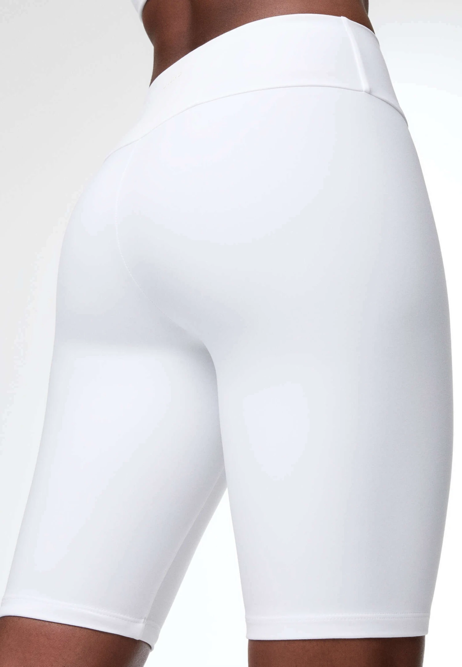 Oysho Comfortlux High-Rise Cycle - Short - White – Image 4